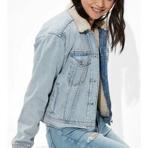 NWT American Eagle Sherpa Denim Trucker Jacket Blue Women's Size Medium
